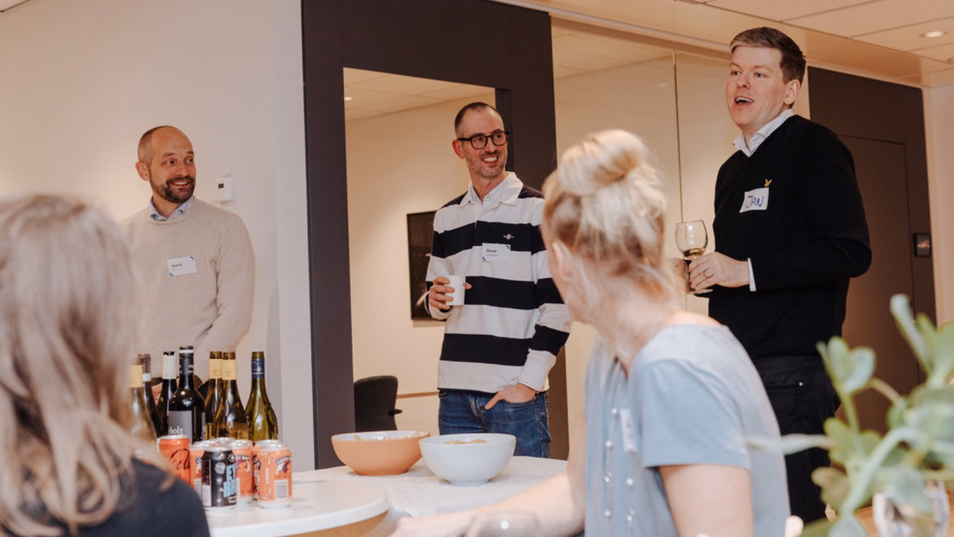Afterwork på Lysas kontor i Stockholm tillsammans med medgrundaren Patrik Adamson och fondbolags-VD Oscar Björklund.